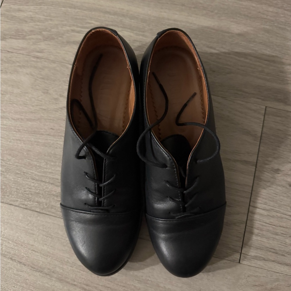 Gently Used Julia Bo Leather Oxfords - 36